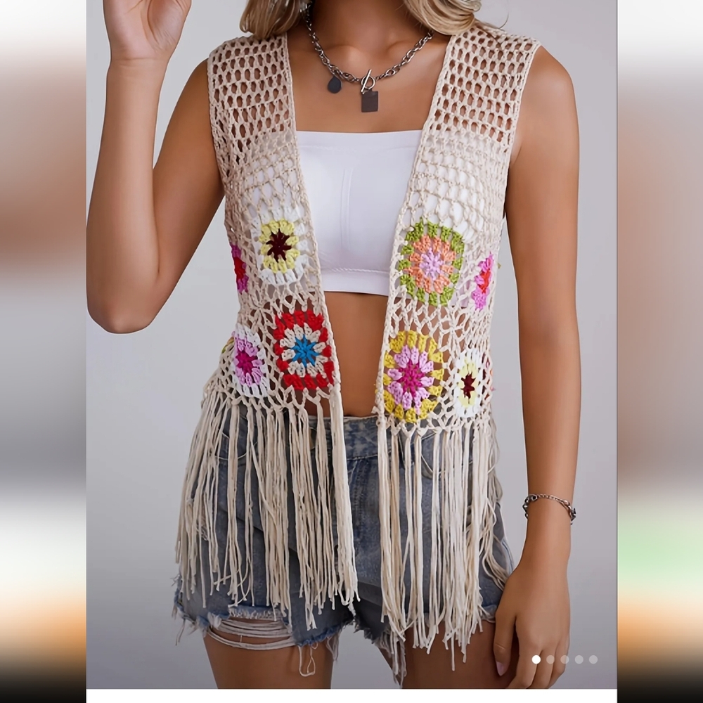 Sleeveless Knitted Cardigan with a Floral Design in Contrasting Colors,
